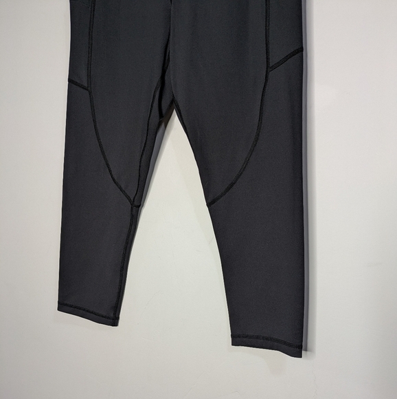 Zyia Black Crop Workout Exercise Athletic Legging 8/10 - Picture 3 of 10